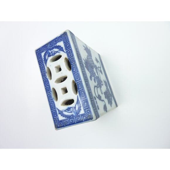 Vintage Foo Dog Ceramic Pillow Chinese Guardian Lion -  Blue White Flower Frog - Picture 4 of 7